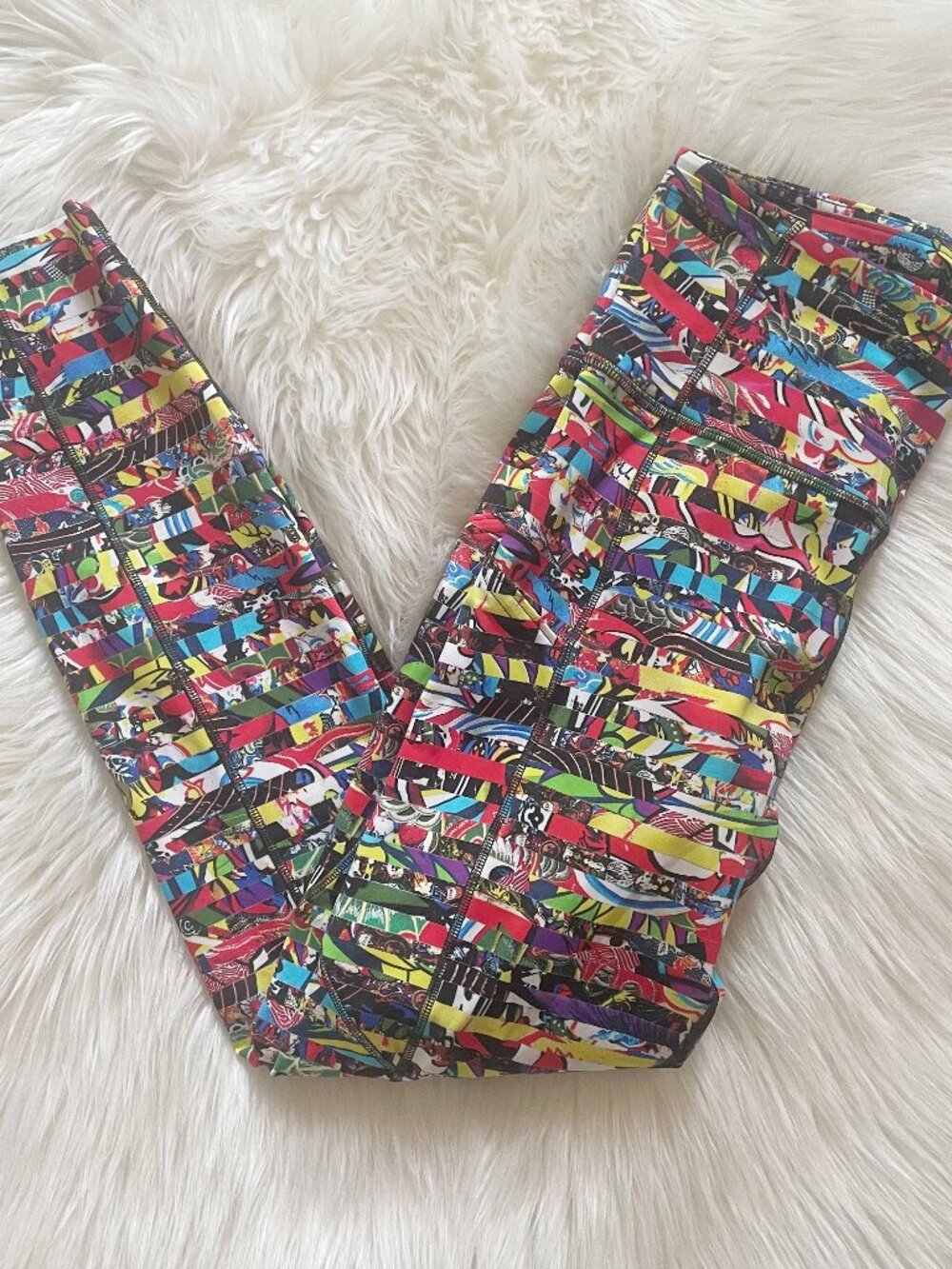 RARE 2018 SEAWHEEZE Lululemon Lego Print Fast Free 7/8 Laser Hem Leggings - Picture 1 of 7